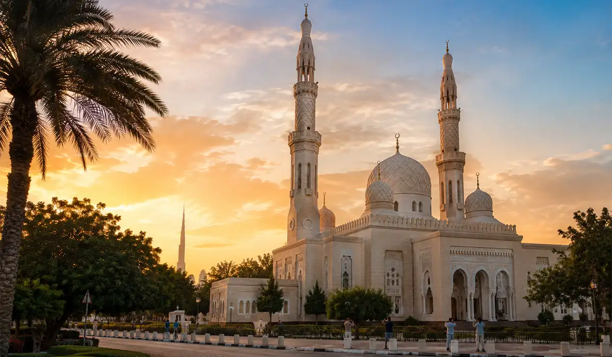 Jumeirah Mosque (Exterior view)